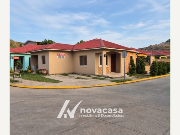 Fachada de Casa Lina en Residencial Villas Valencia, San Pedro Sula