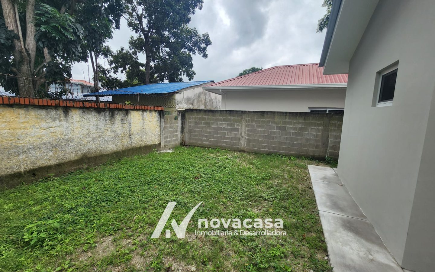 los-alamos-ii-julio-06_patio_02 Casa en venta en Residencial Los Álamos II, San Pedro Sula