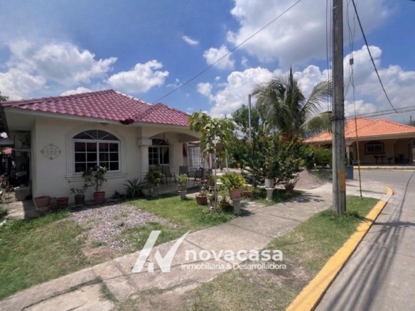 Fachada de casa en venta en Residencial Costa del Sol, San Pedro Sula