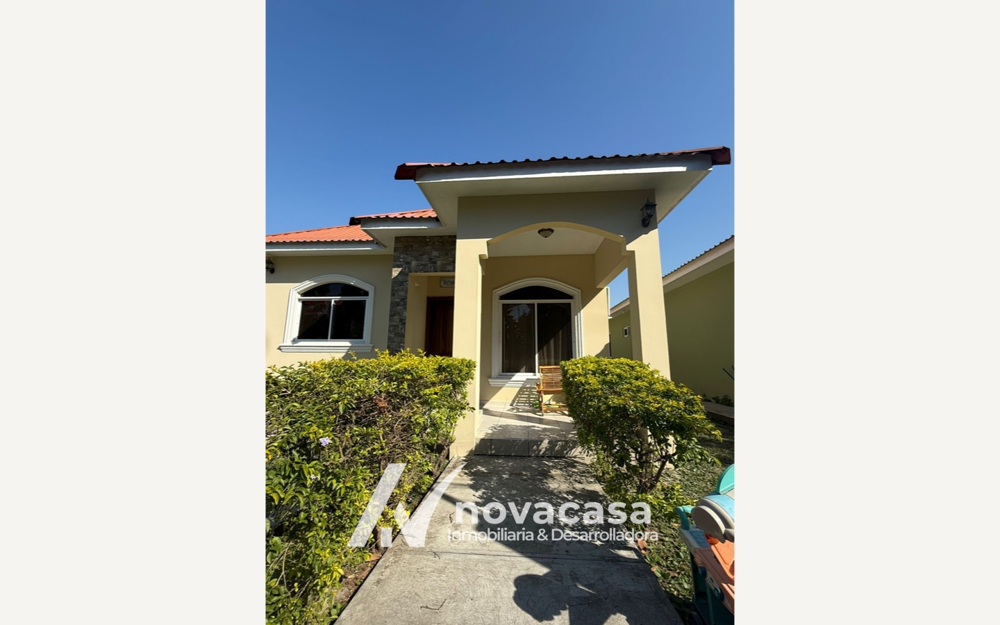 nora-02_Fachada_Porche_01 Casa Nora — Residencial Toledo, San Pedro Sula