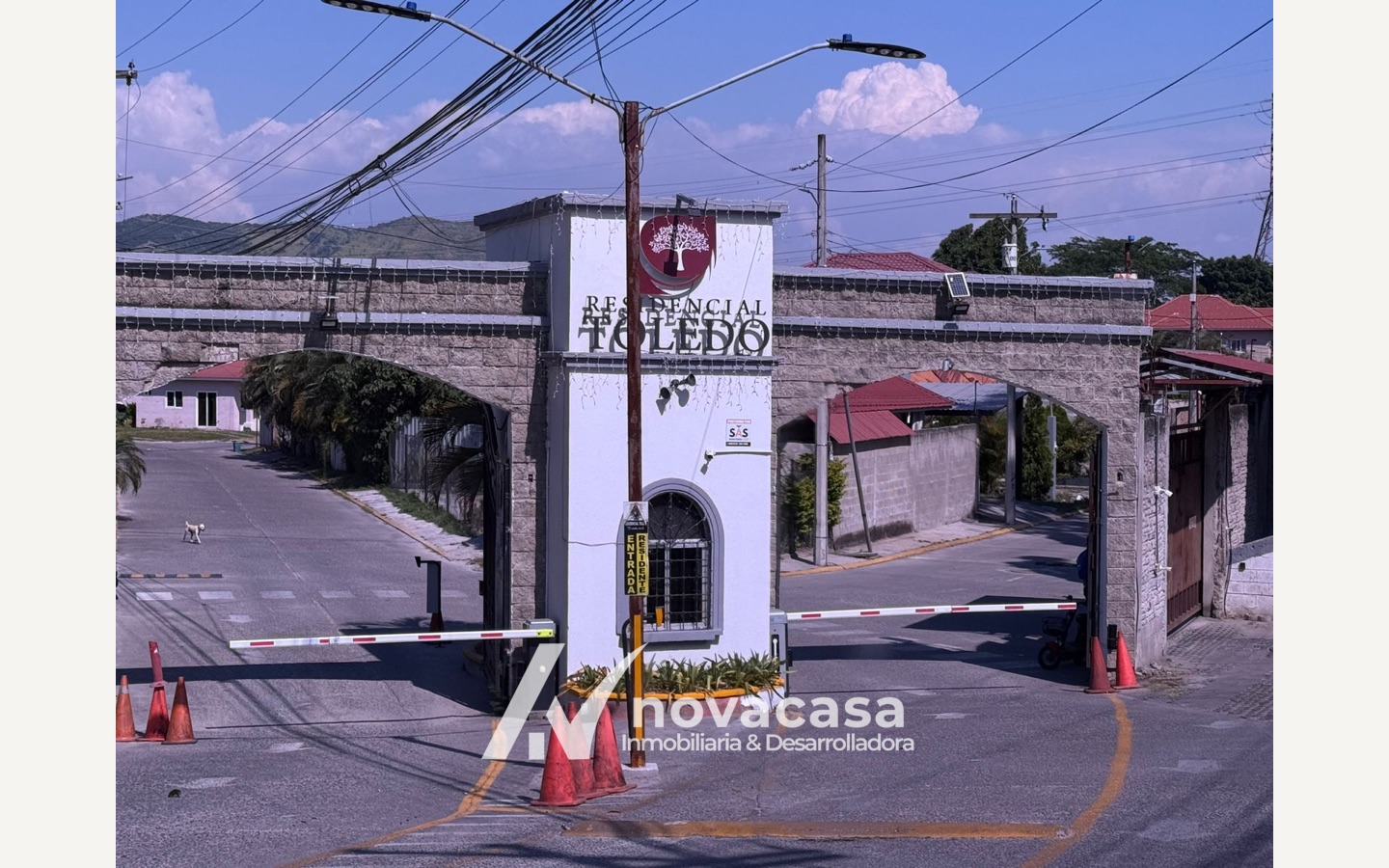 nora-14_Acceso_Residencial_01 Casa Nora — Residencial Toledo, San Pedro Sula