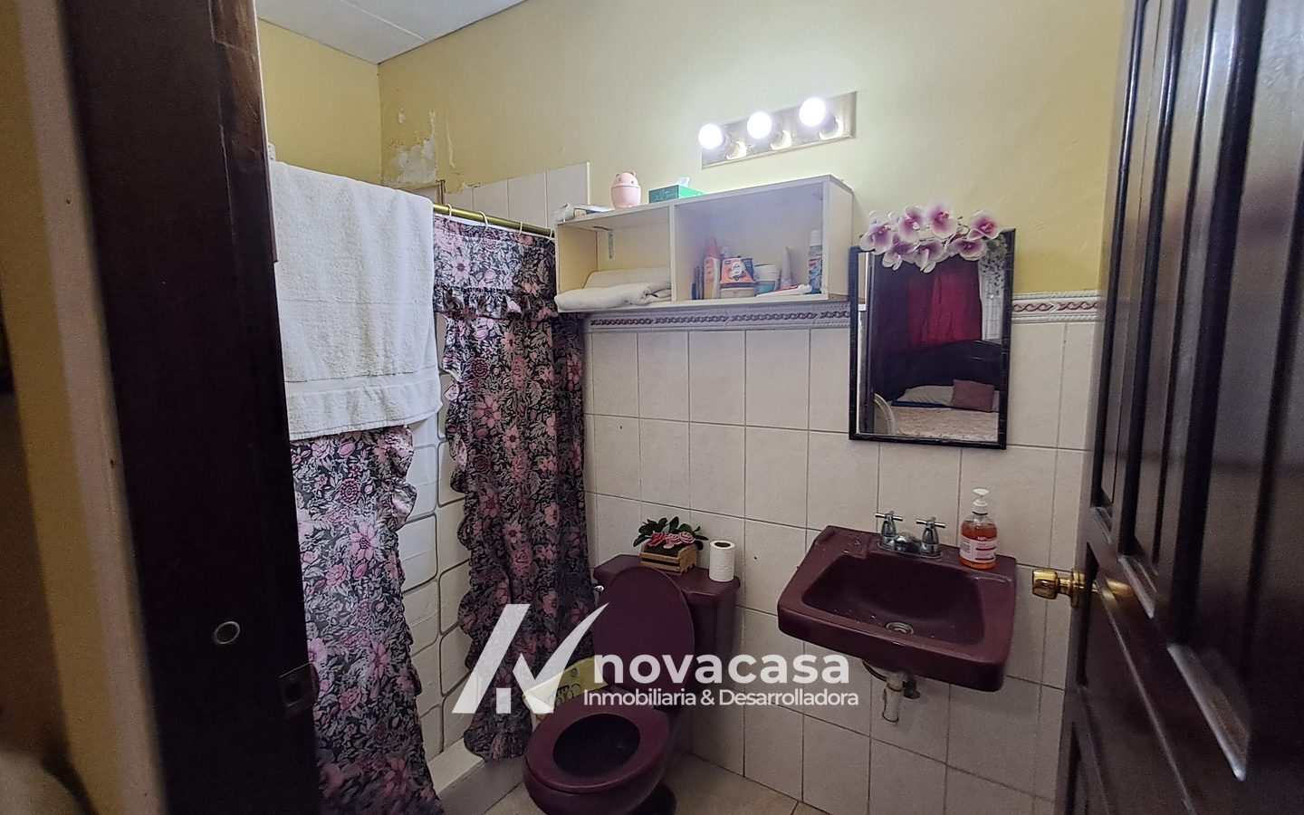 rela-los-naranjo-37-banos-02 Casa en venta en Residencial Los Naranjo, San Pedro Sula