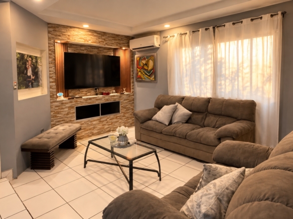 Sala de casa en venta en La Sabana, San Pedro Sula. Imagen mejorada con IA.