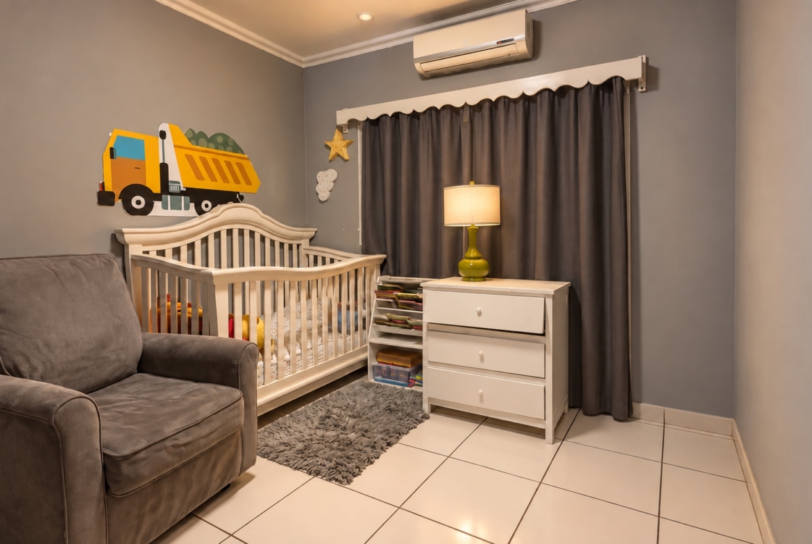 Dormitorio con cuna de casa en venta en La Sabana, San Pedro Sula. Imagen mejorada con IA.