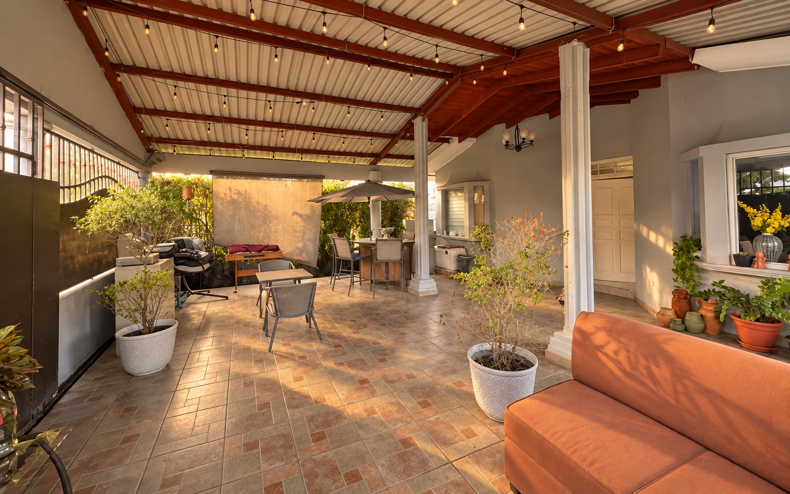 yara-la-sabana-09-terraza-ia Terraza de casa en venta en La Sabana, San Pedro Sula. Imagen mejorada con IA.